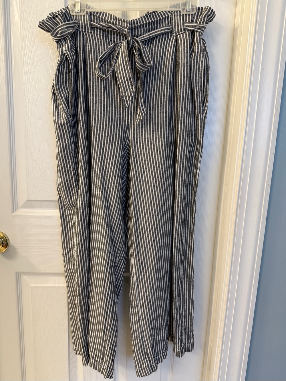 Max Studio Charcoal & White Striped Linen Cropped Pants Sz Lg - Picture 2 of 6